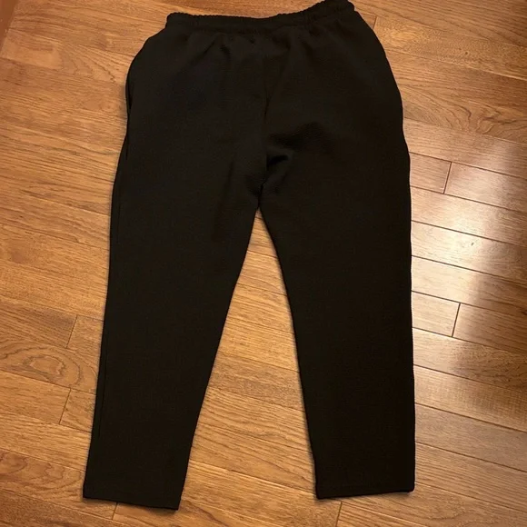 NWOT Stylish Black Jogger Pants - Picture 4 of 5
